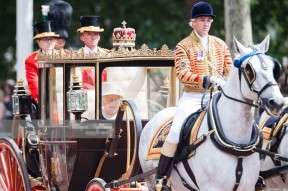 星空体育-汤普森单节三十七腾讯解说全场回放