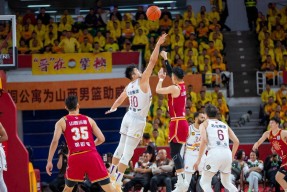 星空体育入口-包含集结日CBA常规赛传出新动向，上海久事再遭质疑，管理层表态——质疑声仍在，年轻球员得到机会的词条