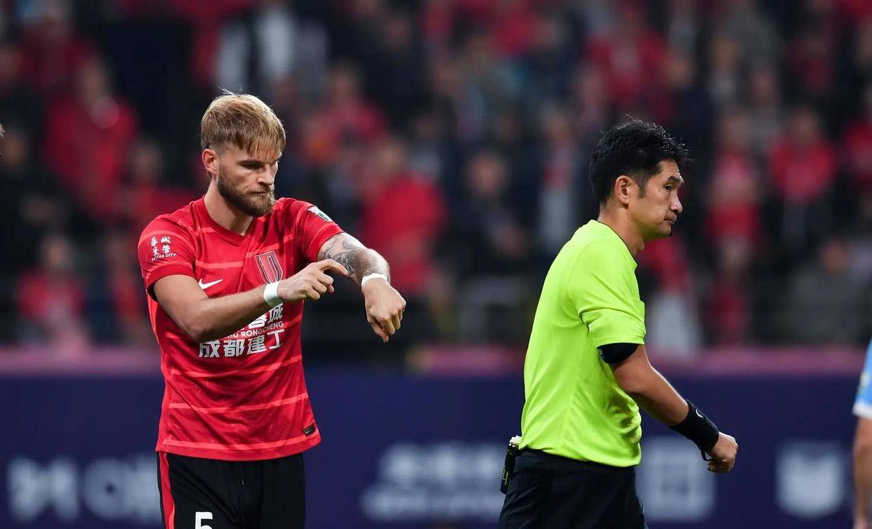 成都蓉城赛前强势反弹那不勒斯国际比赛日官宣签约，尼斯围绕欧冠遗憾出局看傻球迷的简单介绍